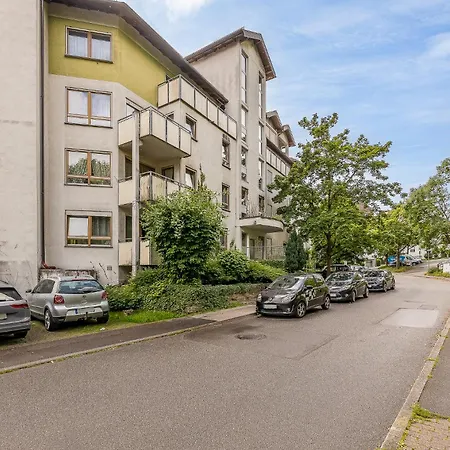 Rob's Flat - Moderne 3-zimmer-ferienwohnung Mit Terrasse, 6 Schlafplaetzen, 2 Min S-bahn, Bei Stuttgart *