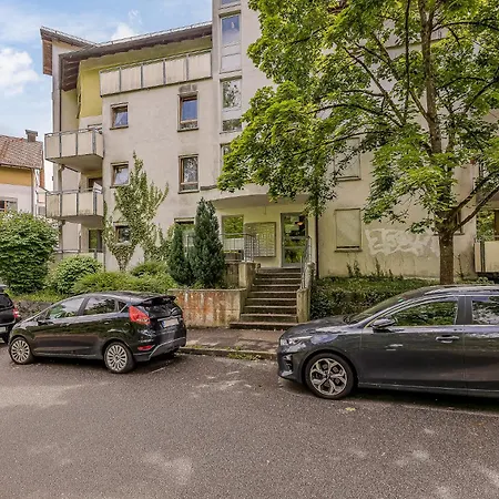 Rob's Flat - Moderne 3-zimmer-ferienwohnung Mit Terrasse, 6 Schlafplaetzen, 2 Min S-bahn, Bei Stuttgart *