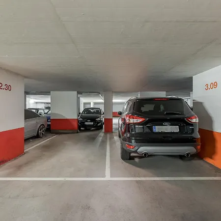 Rob's Flat - Helle 3-zimmer-wohnung Mit Terrasse, Platz Fuer Bis Zu 5 Personen, Nur 2 Minuten Zur S-bahn