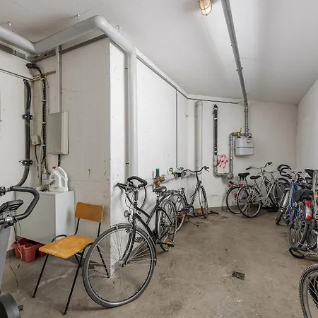 Rob's Flat - Helle 3-zimmer-wohnung Mit Terrasse, Platz Fuer Bis Zu 5 Personen, Nur 2 Minuten Zur S-bahn