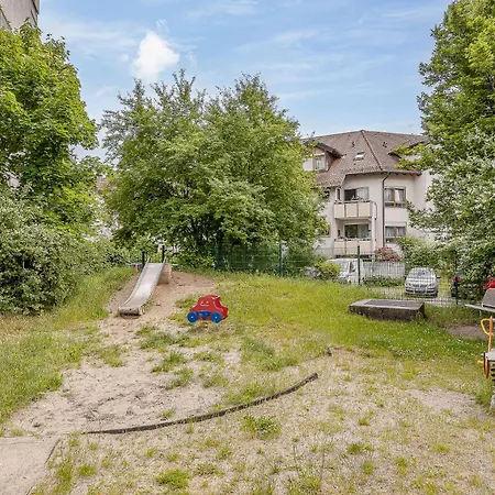 Rob's Flat - Moderne 3-zimmer-ferienwohnung Mit Terrasse, 6 Schlafplaetzen, 2 Min S-bahn, Bei Stuttgart