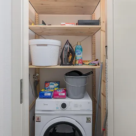 Rob's Flat - Helle 3-zimmer-wohnung Mit Terrasse, Platz Fuer Bis Zu 5 Personen, Nur 2 Minuten Zur S-bahn