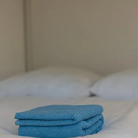 Rob's Flat - Moderne 3-zimmer-ferienwohnung Mit Terrasse, 6 Schlafplaetzen, 2 Min S-bahn, Bei Stuttgart Appartement Weil der Stadt