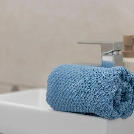 Rob's Flat - Moderne 3-zimmer-ferienwohnung Mit Terrasse, 6 Schlafplaetzen, 2 Min S-bahn, Bei Stuttgart ヴァイル・デア・シュタット