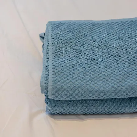 アパート Rob's Flat - Moderne 3-zimmer-ferienwohnung Mit Terrasse, 6 Schlafplaetzen, 2 Min S-bahn, Bei Stuttgart