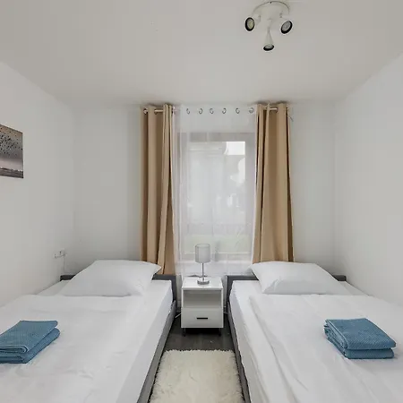 Apartmán Rob's Flat - Helle 3-zimmer-wohnung Mit Terrasse, Platz Fuer Bis Zu 5 Personen, Nur 2 Minuten Zur S-bahn *