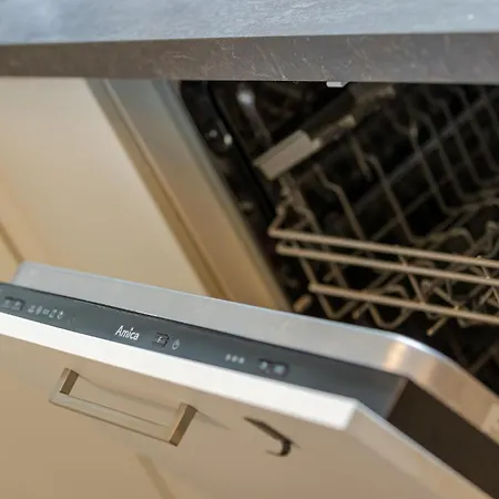 Rob's Flat - Moderne 3-zimmer-ferienwohnung Mit Terrasse, 6 Schlafplaetzen, 2 Min S-bahn, Bei Stuttgart アパート ヴァイル・デア・シュタット