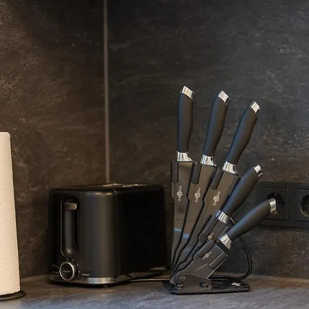 Rob's Flat - Moderne 3-zimmer-ferienwohnung Mit Terrasse, 6 Schlafplaetzen, 2 Min S-bahn, Bei Stuttgart