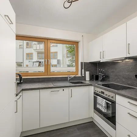 Rob's Flat - Moderne 3-zimmer-ferienwohnung Mit Terrasse, 6 Schlafplaetzen, 2 Min S-bahn, Bei Stuttgart ヴァイル・デア・シュタット