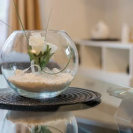 Appartement Rob's Flat - Moderne 3-zimmer-ferienwohnung Mit Terrasse, 6 Schlafplaetzen, 2 Min S-bahn, Bei Stuttgart Weil der Stadt
