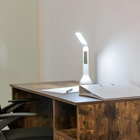 アパート Rob's Flat - Moderne 3-zimmer-ferienwohnung Mit Terrasse, 6 Schlafplaetzen, 2 Min S-bahn, Bei Stuttgart ヴァイル・デア・シュタット