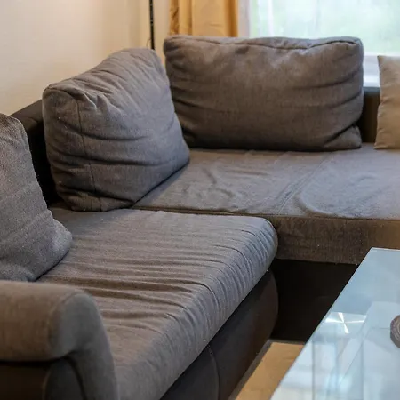 Rob's Flat - Helle 3-zimmer-wohnung Mit Terrasse, Platz Fuer Bis Zu 5 Personen, Nur 2 Minuten Zur S-bahn Apartmán