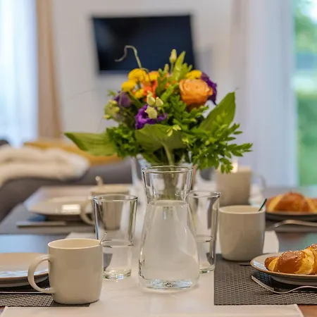 Rob's Flat - Moderne 3-zimmer-ferienwohnung Mit Terrasse, 6 Schlafplaetzen, 2 Min S-bahn, Bei Stuttgart *