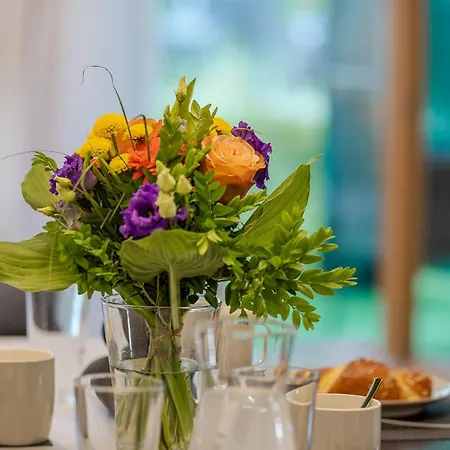 Rob's Flat - Moderne 3-zimmer-ferienwohnung Mit Terrasse, 6 Schlafplaetzen, 2 Min S-bahn, Bei Stuttgart