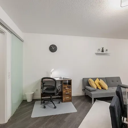 Rob's Flat - Moderne 3-zimmer-ferienwohnung Mit Terrasse, 6 Schlafplaetzen, 2 Min S-bahn, Bei Stuttgart *