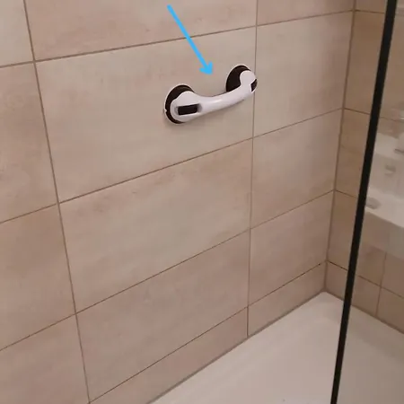 アパート Rob's Flat - Moderne 3-zimmer-ferienwohnung Mit Terrasse, 6 Schlafplaetzen, 2 Min S-bahn, Bei Stuttgart *