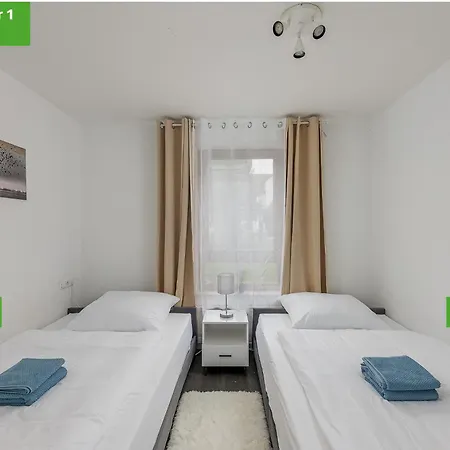 Rob's Flat - Moderne 3-zimmer-ferienwohnung Mit Terrasse, 6 Schlafplaetzen, 2 Min S-bahn, Bei Stuttgart *